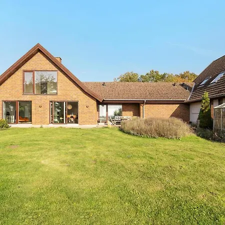 Holiday home Lovely In With Wifi