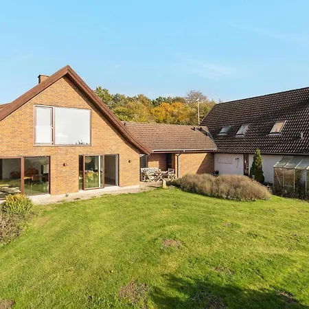 Holiday home Lovely In With Wifi